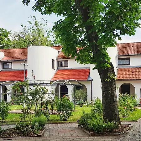 Sophie's Holiday Marton & Guest house *